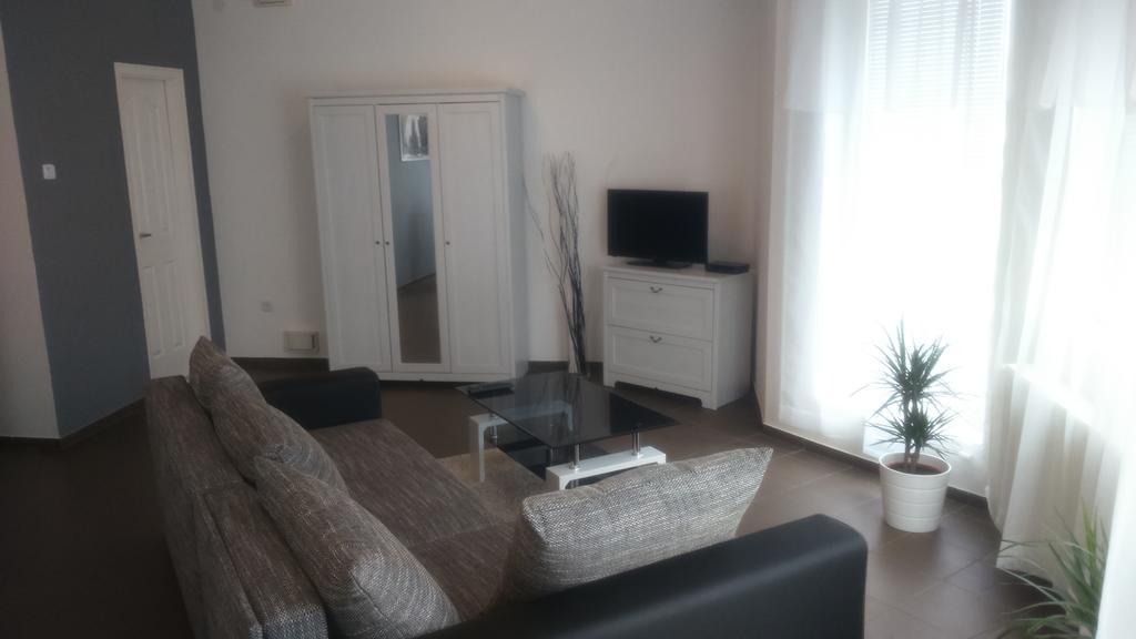 Solid Apartmans Βουδαπέστη Δωμάτιο φωτογραφία