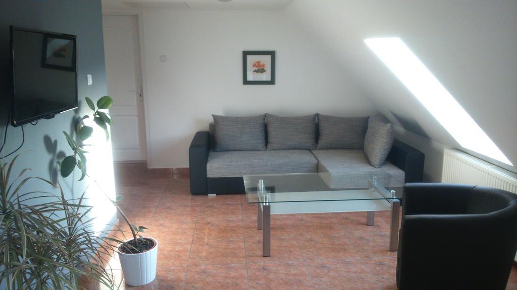 Solid Apartmans Βουδαπέστη Δωμάτιο φωτογραφία