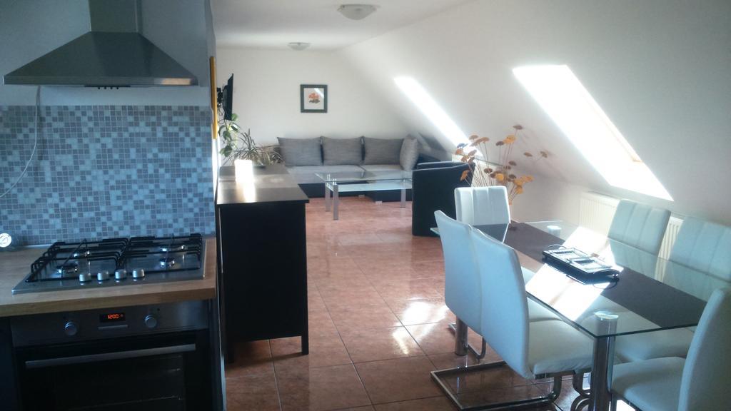 Solid Apartmans Βουδαπέστη Δωμάτιο φωτογραφία
