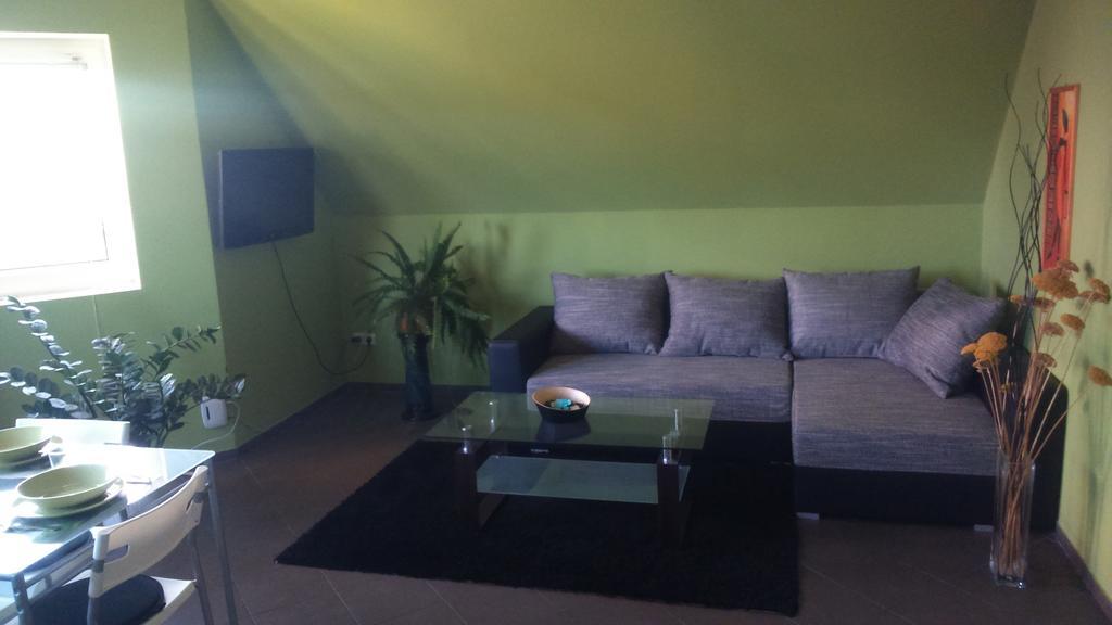 Solid Apartmans Βουδαπέστη Δωμάτιο φωτογραφία